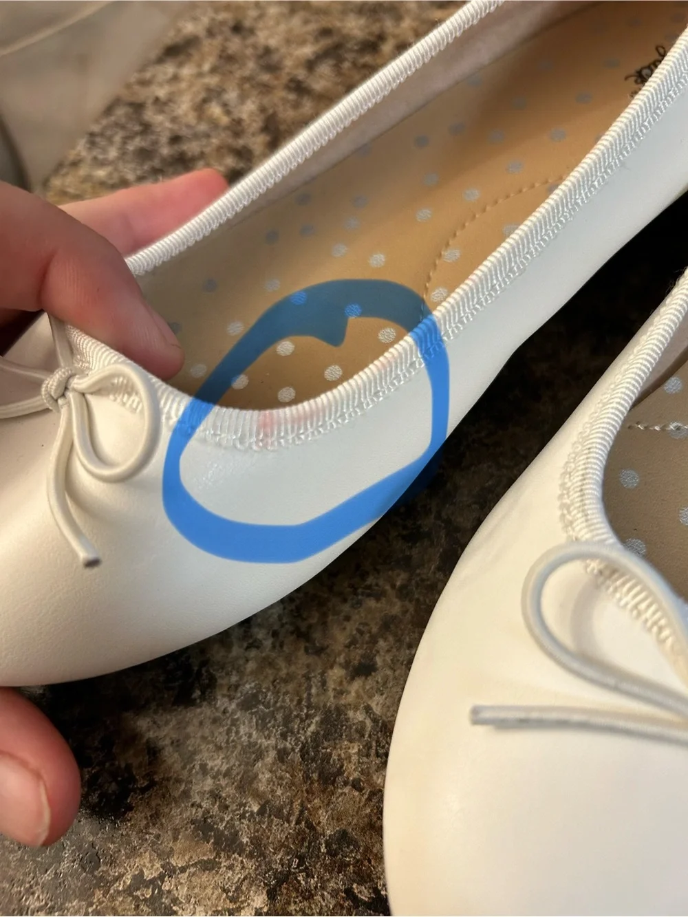 Cat & Jack Girls White Dress Shoes with bow Diana Size 2 FLAWED